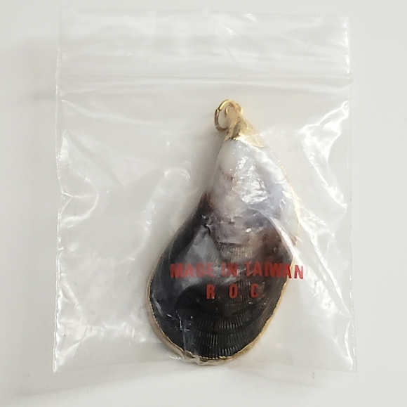 Seashell Pendant with Gold Edging. No Chain - Picture 4 of 6